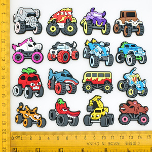 Breloques et épingles pour chaussures Monster Truck en relief avec motifs flamme pour sabots Croc - Product Image 3