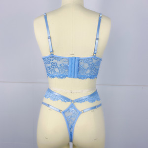 Ensemble de lingerie en dentelle avec soutien-gorge à armatures et fleurs 3D perlées - Product Image 4