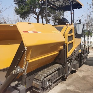 Paveuse routière de 6 m avec capacité de la trémie de 13 tonnes et système électro-hydraulique proportionnel pour un fonctionnement fluide - Product Image 6