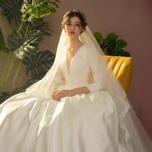 ชุดแต่งงานทรงวีบอลยาวแบบเบา สไตล์ฝรั่งเศสย้อนยุค แขนยาว คอวี พร้อมชายกระโปรงยาว สำหรับงานแต่งงานฤดูหนาวปี 2025 - Product Image 2