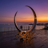 Escultura Decorativa de Acero Inoxidable Plateado para Exteriores, Diseño Artesanal, Personalizable, Ideal para Parques y Paisajes