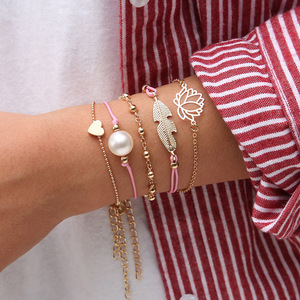 Ensemble de bracelets à breloques tendance en alliage plaqué or rose pour femmes, style bohème, avec plumes, perles, lotus et cœurs – Bijoux cadeau - Product Image 2