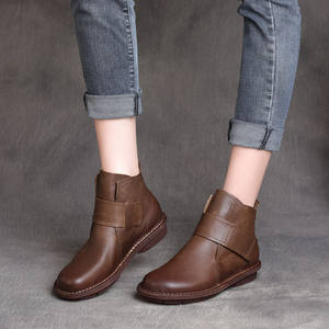 Botas de Mujer Estilo Étnico Retro de Otoño, de Piel Auténtica con Cordones, Suela Plana y Suave, Tipo Chukka - Product Image 1