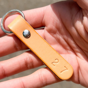 Porte-clés personnalisé en cuir PU, porte-clés créatif en métal et cuir, pendentif pour clés de voiture, logo gravable au laser. - Product Image 2