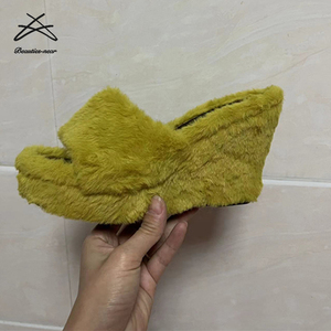 Taglie forti da <span class=keywords><strong>donna</strong></span> inverno all'ingrosso ciabatte in pelliccia sintetica scarpe morbide comode ciabatte con <span class=keywords><strong>zeppa</strong></span> da <span class=keywords><strong>donna</strong></span> - Product Image 4