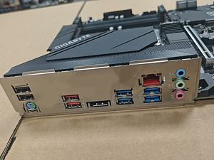 Tarjeta Madre Usada Z590 UD Micro-ATX LGA1200 para CPU de 10.ª/11.ª Generación I9 I7 I5, Cuatro Ranuras DDR4 RAM, para Escritorio - Product Image 4