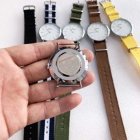 Montre de créateur personnalisée avec logo et image de logo Montres de marque privée pour hommes Montre ODM OEM pour femmes