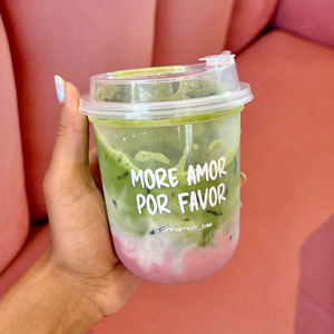 <span class=keywords><strong>Gobelet</strong></span> en <span class=keywords><strong>plastique</strong></span> transparent/dépoli jetable de 90 mm, 14 oz, 16 oz, avec fond en U et couvercles, personnalisable avec logo, idéal pour les boissons glacées au matcha - Product Image 1