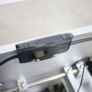 Machine d'étiquetage électrique semi-automatique de table pour bouteilles plates et carrées, modèle LT-60 - Product Image 5