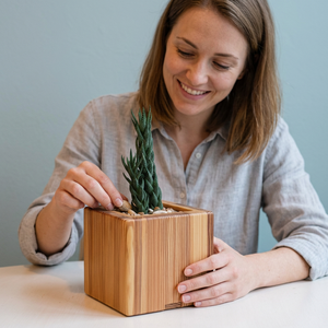 Vase mural en bois et bambou de luxe moderne fait à la main pour la décoration de la maison et du salon par Handmade Collection - Product Image 1