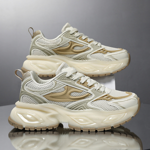 Chaussures de sport élégantes pour hommes avec design respirant en maille et amorti personnalisé - Product Image 2