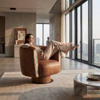 Fauteuil de salon en teck doré avec accoudoirs en bois, design moderne et minimaliste, confortable pour la lecture dans le salon, écologique, luxueux pour la maison, la chambre ou l'hôtel