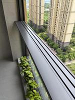 Ventanas Abatibles de Aluminio y Acero Inoxidable con Aislamiento Térmico de Múltiples Cámaras y Vista Desimpedida