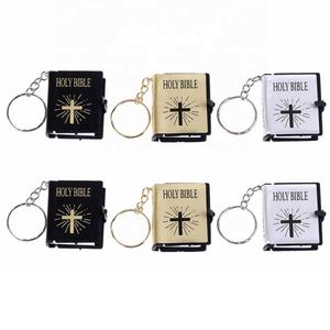 Divertido Llavero con Diseño de Biblia Cristiana en Inglés, Color Negro, Blanco y Dorado - Product Image 2