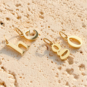 Abalorio con Letra Minúscula |   Colgante con Inicial del Alfabeto en Acero Inoxidable Chapado en Oro de 14K PVD |   Impermeable, Hipoalergénico <span class=keywords><strong>y</strong></span> Resistente al Deslustre - Product Image 6