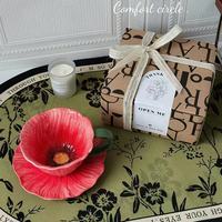 Tasse à café et soucoupe peintes à la main avec motif floral, design haut de gamme, unique et exquis