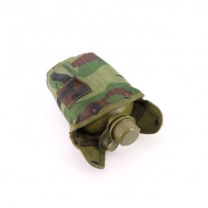 Usine d'origine G.I. Style 1 QT. Gourde en plastique avec housse camouflage Woodland en nylon pour le sport - Product Image 5