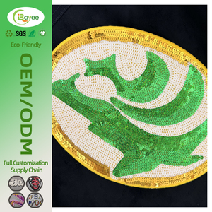 Patch brodé de sequins avec bords cousus de manière sécurisée et soignée, design d'emblème ovale, adapté aux vêtements de sport - Product Image 1