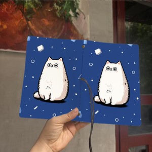 Cuaderno A6 con colgante decorativo Regalo de incorporación perfecto para nuevos empleados para darles la bienvenida con gato blanco Fondo azul Sha - Product Image 6