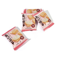 Biscuits sandwichs aux fraises lyophilisées, biscuits croustillants fourrés, ingrédients naturels, emballés individuellement, en-cas