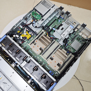 Serveur Rack <span class=keywords><strong>Dell</strong></span> PowerEdge R750XS 2U à Faible Consommation d'Énergie, Refroidissement Efficace, Idéal pour l'Entraînement Hors Ligne de Petits Modèles IA - Product Image 4