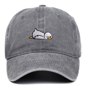 Cappellino da baseball unisex ricamato con disegno di anatra, adatto a tutte le stagioni, con vestibilità regolabile, un capo essenziale di tendenza. - Product Image 2