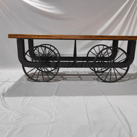 Meubles de restaurant de style rétro avec pieds en métal, plateau de table en bois, chariot poussé à la main, table à manger