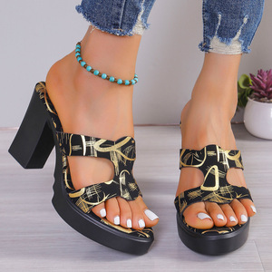 Sandalias de plataforma con estampado dorado para mujer, con tacón grueso y punta abierta, estilo mule, para verano. - Product Image 5