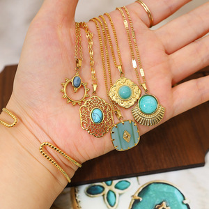 قلادة هندسية من الحجر الطبيعي الأزرق الرومانسي للبنات، مطلية بالذهب عيار 18 قيراط بتقنية PVD من الفولاذ المقاوم للصدأ، مجوهرات مقاومة للماء - Product Image 3