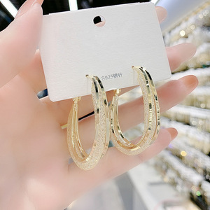 Pendientes de aro coreanos de Color dorado para mujer, aretes de malla con clip prismático, accesorio de joyería para fiesta, regalo para mujer 2022 - Product Image 1