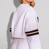 Ensemble de survêtement deux pièces personnalisé pour femme : sweat-shirt court à manches rayées et pantalon de survêtement large – Tenue décontractée