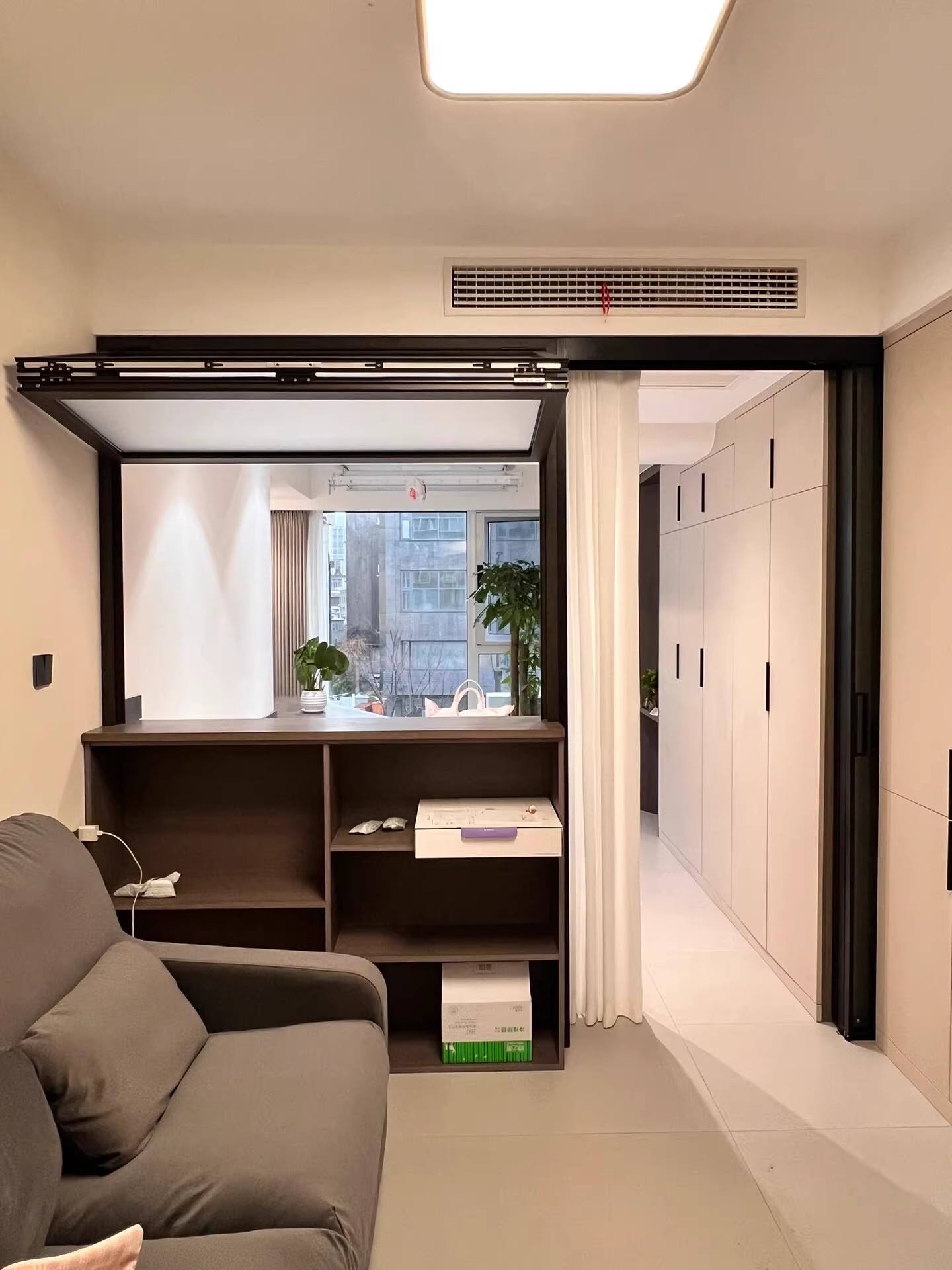 Heavy-duty american-style lift window