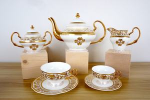 Juego de cena de estilo checo dorado con incrustaciones de <span class=keywords><strong>porcelana</strong></span> en relieve - Product Image 3