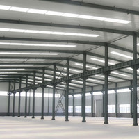 Hangar d'atelier industriel en acier pour machines, équipements et fabrication