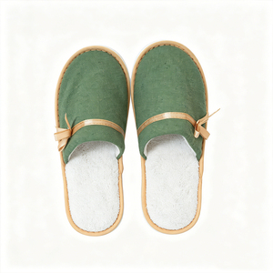 Chinelos de Hotel em Linho Verde com Decoração de Laço, Forro de Fleece Coral Macio, Sola Antiderrapante para Quartos de Hóspedes - Product Image 1