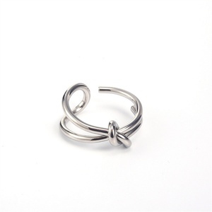 Anillo de Dedo Ajustable de Acero Inoxidable con Baño de Oro, Diseño Simple y Moderno - Product Image 3