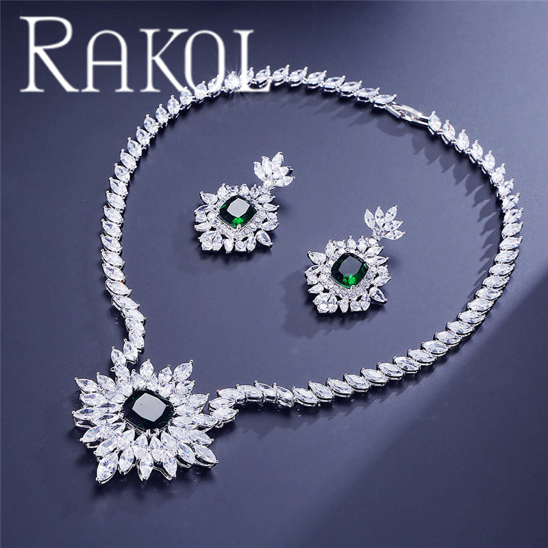 สีเขียว