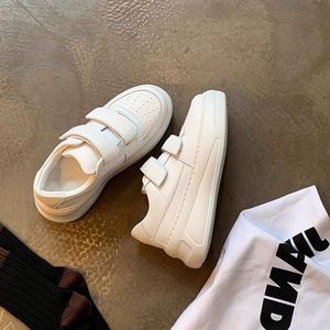 Zapatillas Blancas con Plataforma y Correa Mágica para Mujer, Novedad 2026, Zapatillas Casuales Versátiles con Aumento de Altura para Estudiantes - Product Image 4