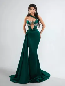 Abito da sera elegante in raso <span class=keywords><strong>verde</strong></span> <span class=keywords><strong>smeraldo</strong></span> con cristalli scintillanti, modello a sirena, lungo fino al pavimento, personalizzabile con strascico laterale in <span class=keywords><strong>tulle</strong></span>, ideale per matrimoni e feste. - Product Image 1