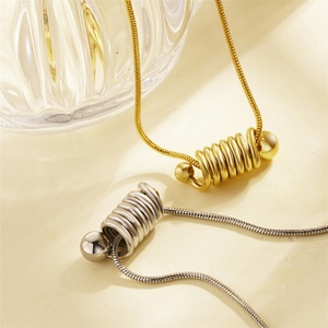 Collar de Cadena de Serpiente con Colgante de Oro, Diseño de Círculo Trenzado, en Acero Inoxidable y Titanio Antideslustre, para Hombre - Product Image 4