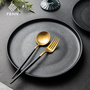 Juego de Platos de Cerámica Esmerilada Negra de 8/10 Pulgadas para Restaurante de Hotel FENN, Platos Redondos de Porcelana para Ensalada y Carne - Product Image 2