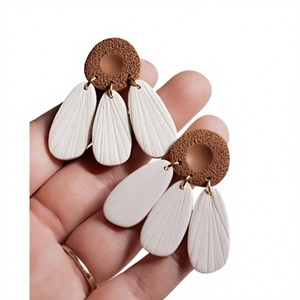 Boucles d'oreilles créoles géométriques tendance pour femme, en résine acrylique bleue, motifs carré, cercle, triangle, style bohème, bijoux plaqués élégants pour femme - Product Image 6