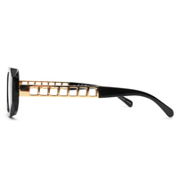 Vente en gros, offre spéciale, lunettes de soleil carrées à grande monture, lunettes de soleil avec chaîne, temple, design italien, lunettes de soleil avec protection UV