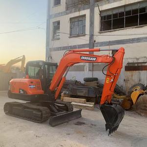 Excavatrice originale DOOSAN DX60 d'occasion avec pouce hydraulique et connexion rapide à vendre - Product Image 1