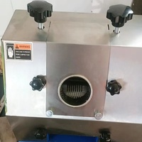 Commerciële draagbare handmatige roestvrijstalen mini-suikerrietpers met een capaciteit van 500-1000 ml en een opbrengst van 40-60 kg/uur
