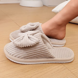 Vente en gros de nouvelles pantoufles pour femmes en EVA avec semelle en peluche et nœud, de qualité supérieure - Product Image 4