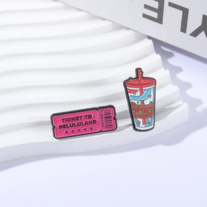 Broche de Esmalte con Palabras de Moda de Internet de Delulu, Broches Personalizados de Delulu Juice TICKET to DELULULAND, Insignia para Mochila, Solapa, Joyería, Regalo - Product Image 2