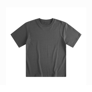 Camiseta de manga corta de corte ajustado para hombre en algodón premium con corte entallado y silueta moderna de líneas limpias para un estilo refinado. - Product Image 1