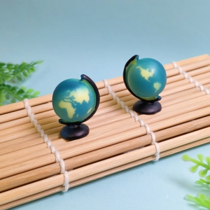 Breloques mini globe en résine 30*22mm, sac de 100 pièces, perles carte du monde, mini cabochons globe, décorations de bureau - Product Image 4