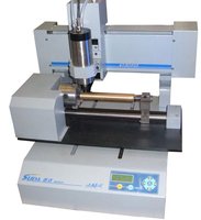 Routeur CNC de bureau SD8070 haute précision avec cadre en aluminium, moteur 2,2 kW, rail linéaire, vis mère, rainure en T et aspiration pour gravure 3D